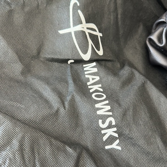 Like New - Picture 3 of 4